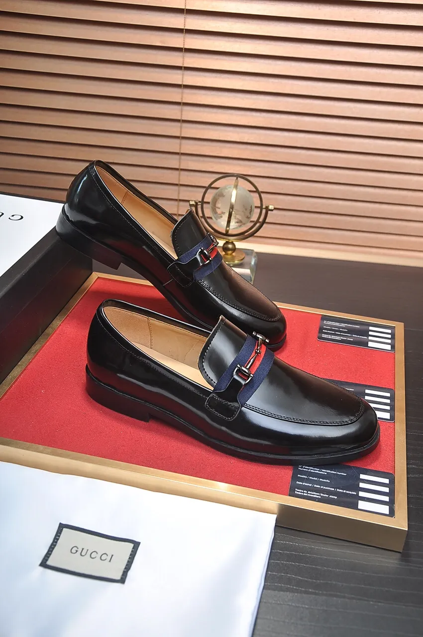 Factory price 540💶Italian top luxury men's shoe giant (GUCCI) (Gucci) (full cowhide lining) new arrival🍃Original European style🔰 Pleasant to the eye😍In order to make the shoes more durable and non-deformable🌀The production continues to follow traditional methods but there is still no lack of innovation💪The original sheepskin is chosen for the leather♻️Smooth, natural and exceptionally bright⭐Made of imported cowhide The rich man’s first choice 38-45 (45 customized)